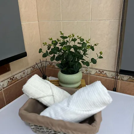 Bujtina Kenedi * Korce