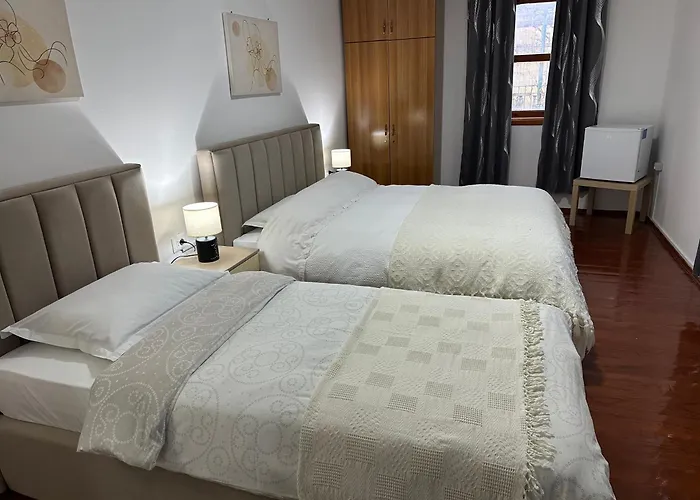 Bujtina Kenedi * Korcza